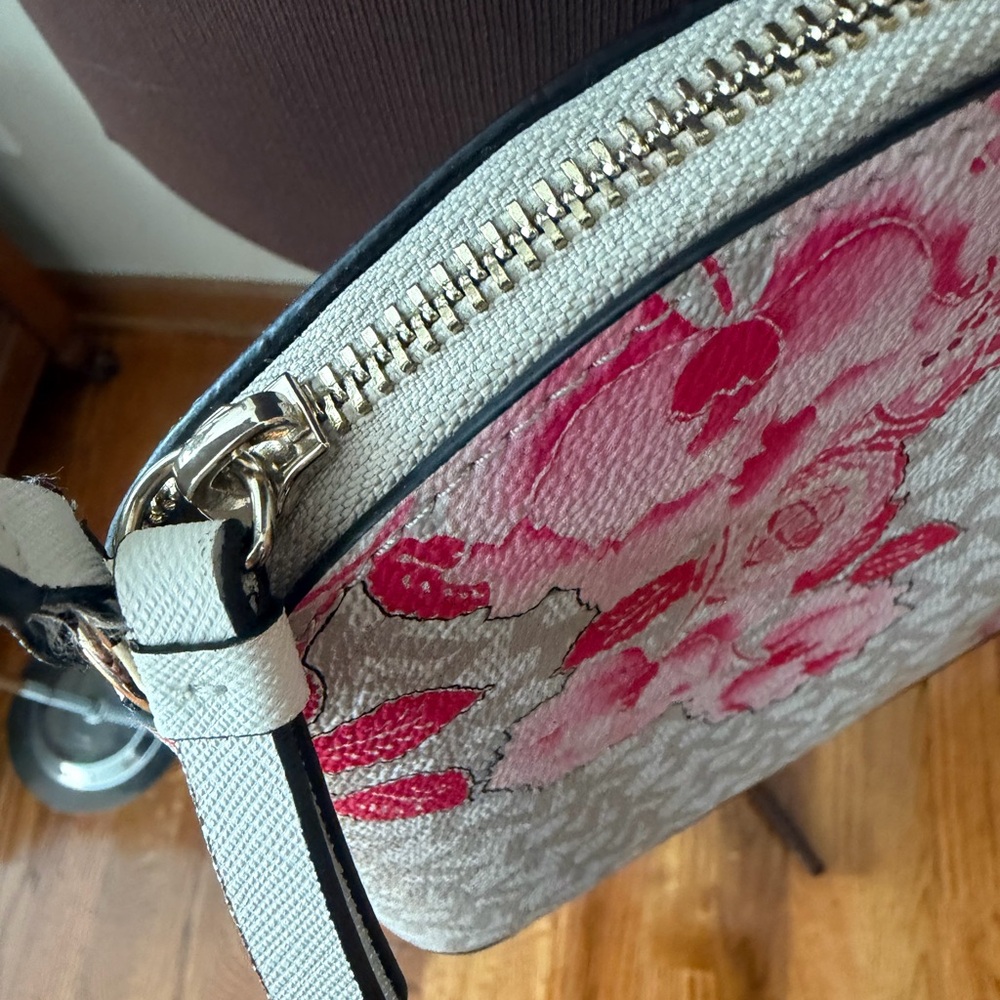 DKNY Lt Tan Floral Crossbody Bag - Picture 12 of 13